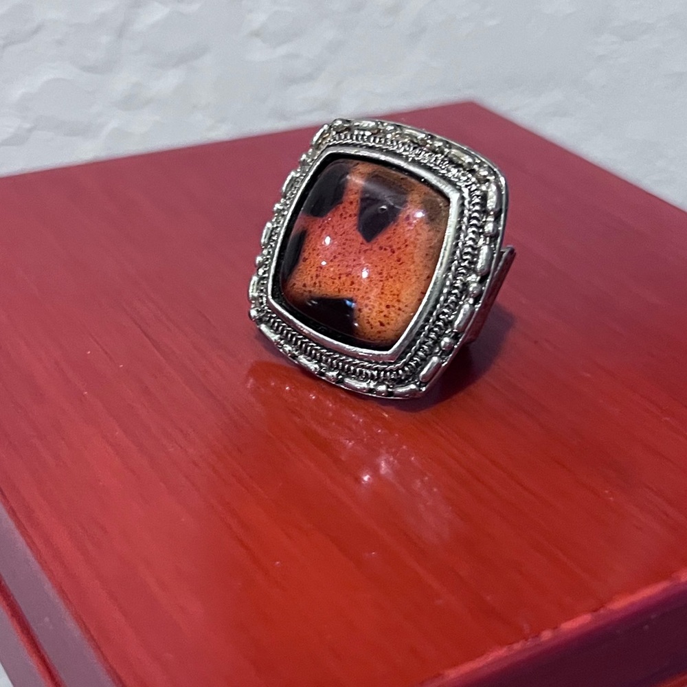 Beautiful, large leopard squared stretchy ring